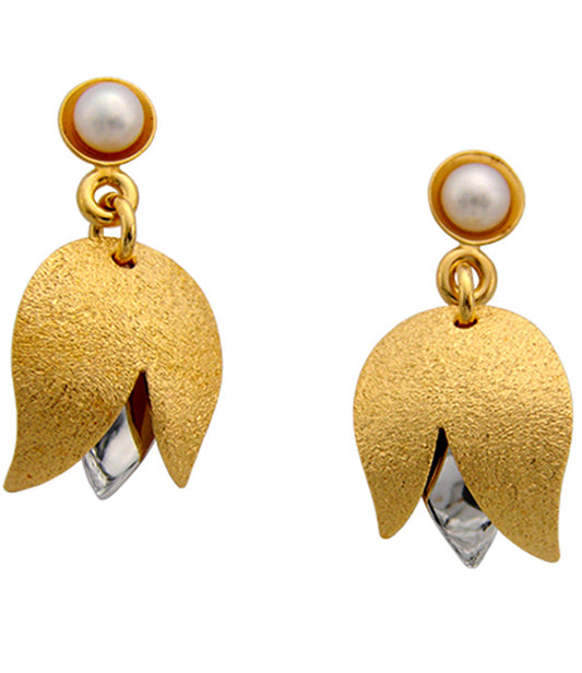 Gold-plated ear studs with freshwater pearl